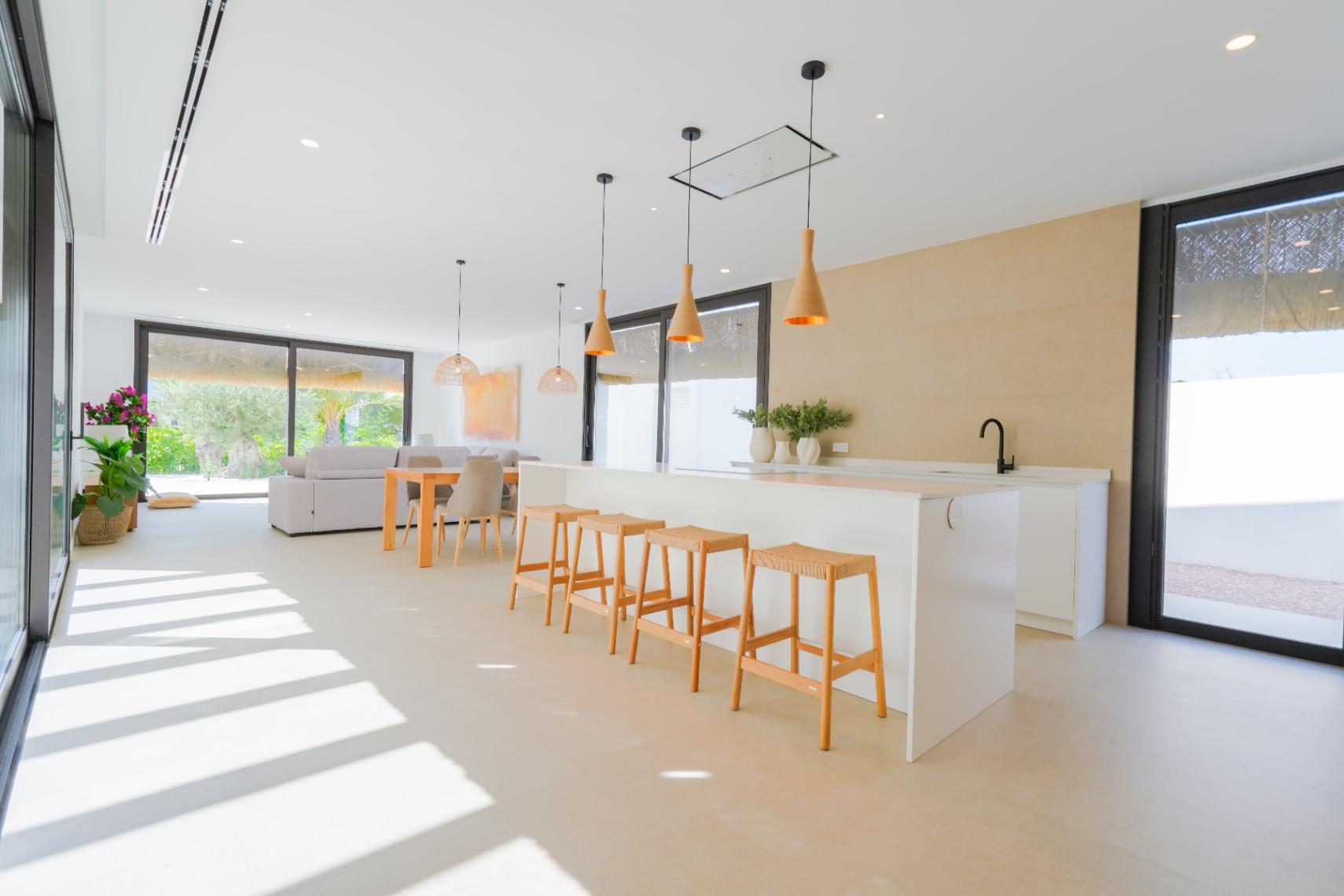 Luxury turnkey villa in Ibizan style and Mediterranean elegance for sale in Moraira.