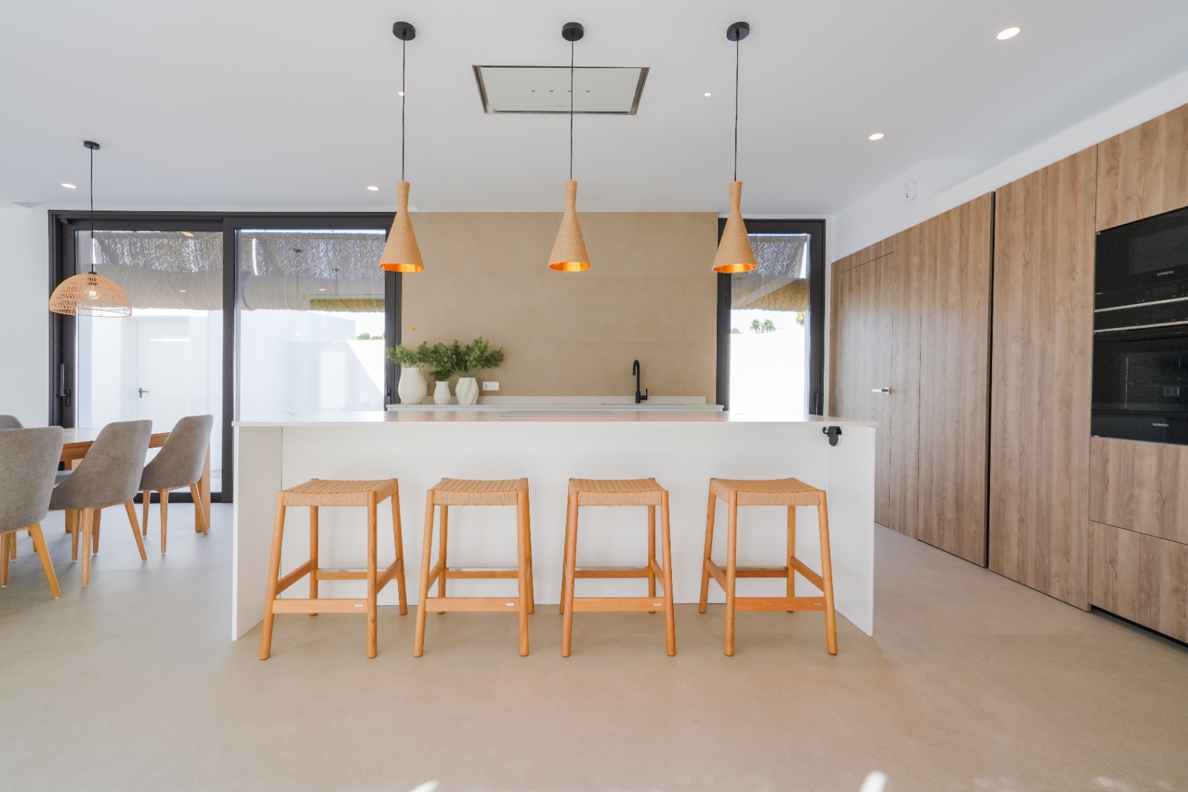 Luxury turnkey villa in Ibizan style and Mediterranean elegance for sale in Moraira.