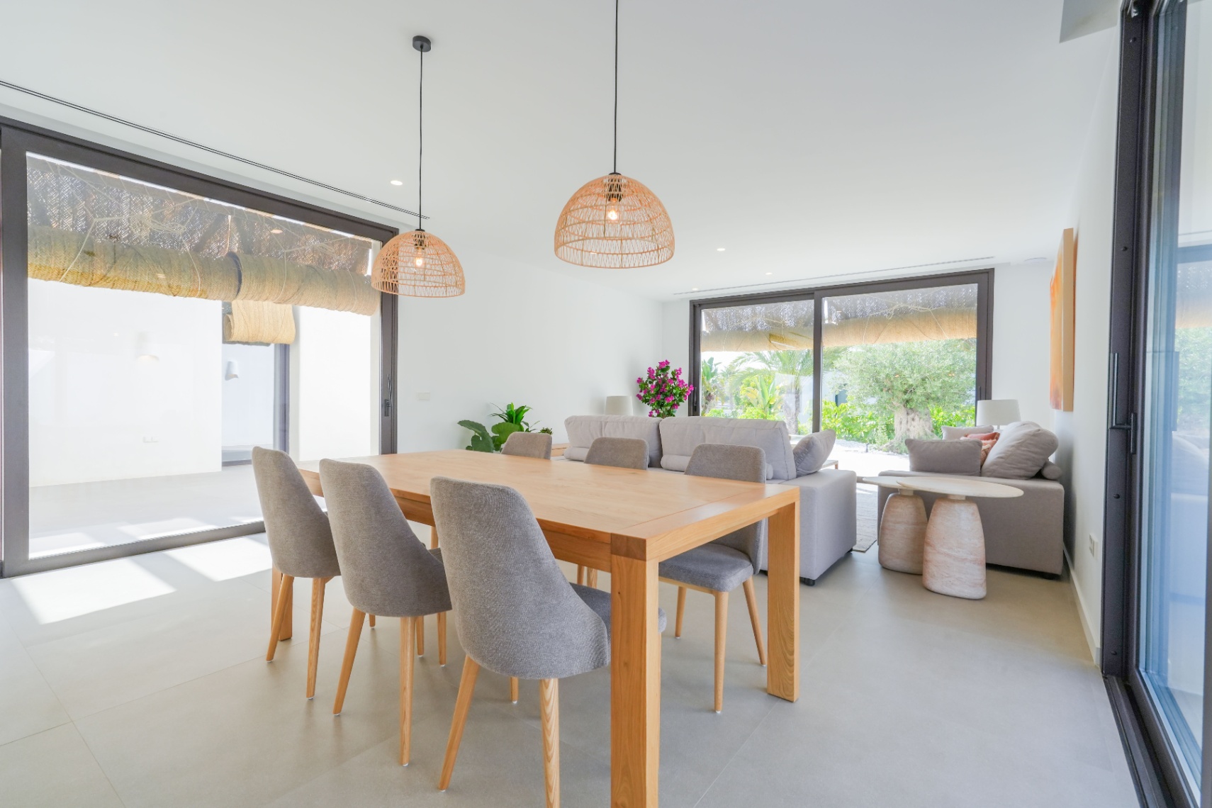 Luxury turnkey villa in Ibizan style and Mediterranean elegance for sale in Moraira.