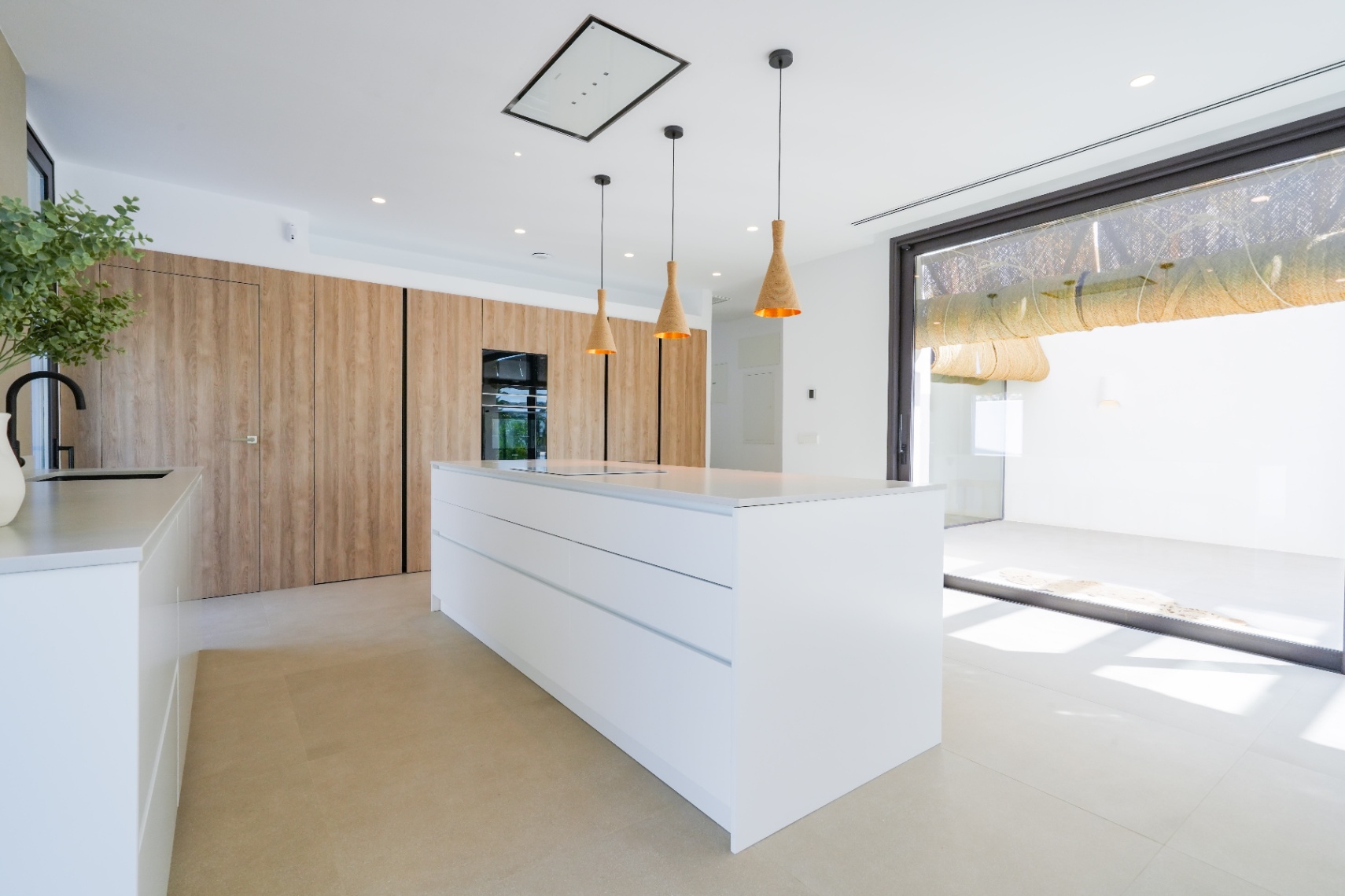 Luxury turnkey villa in Ibizan style and Mediterranean elegance for sale in Moraira.