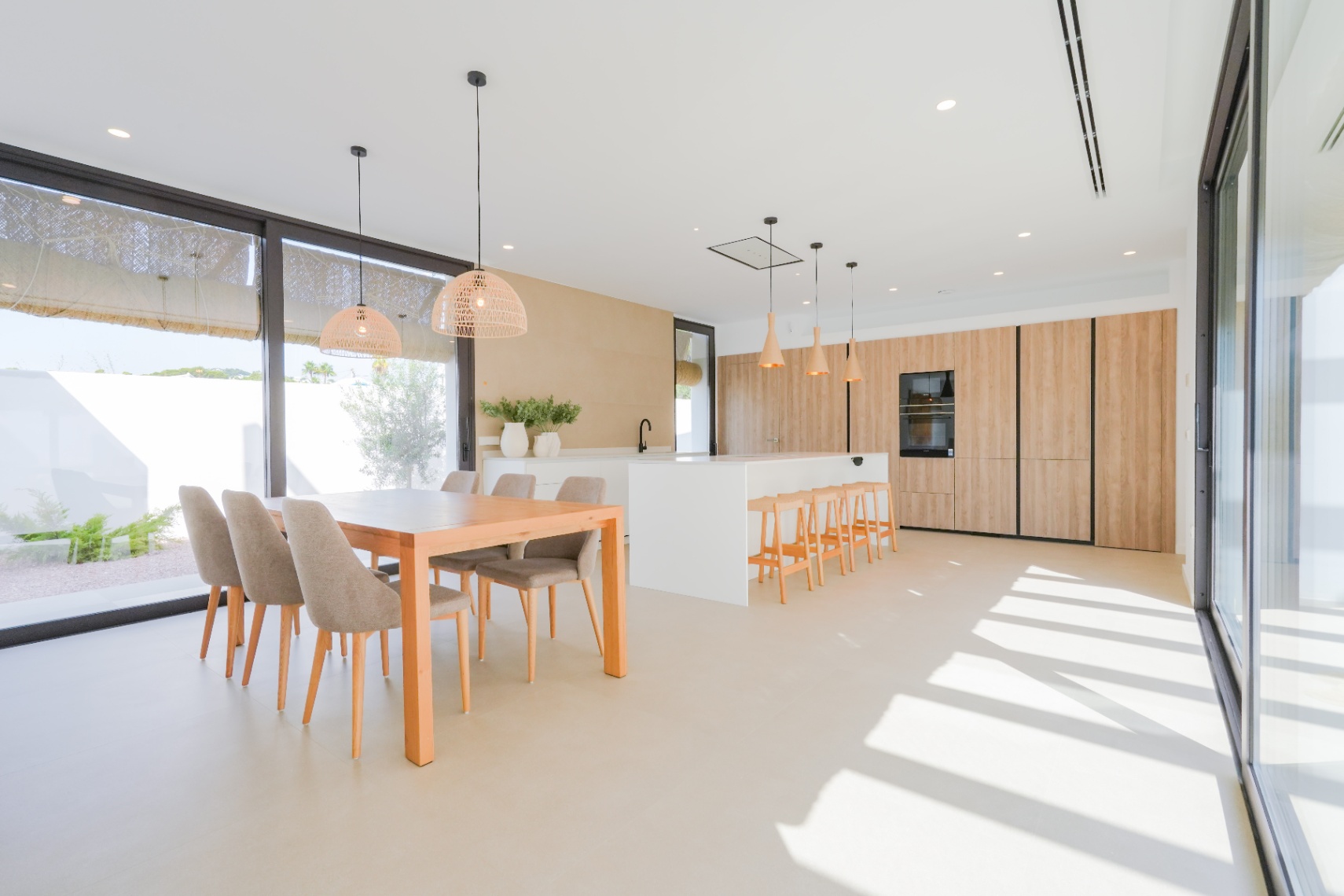 Luxury turnkey villa in Ibizan style and Mediterranean elegance for sale in Moraira.