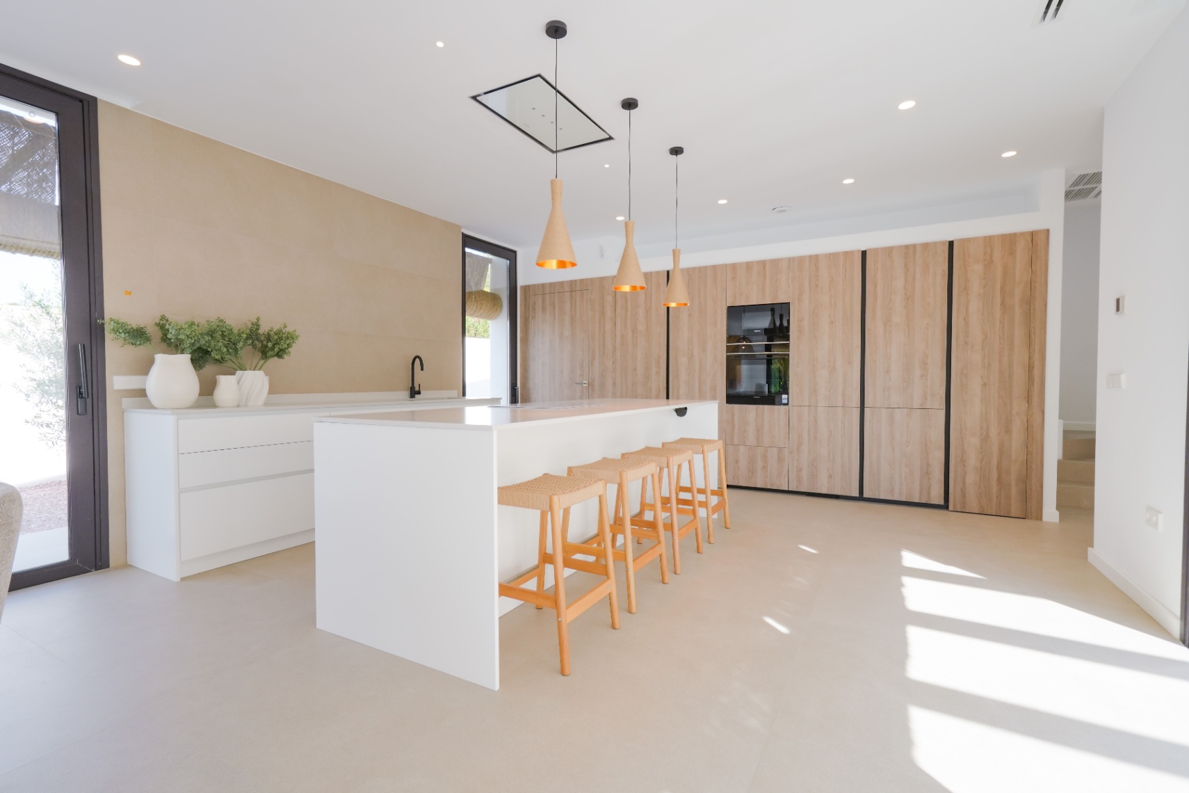 Luxury turnkey villa in Ibizan style and Mediterranean elegance for sale in Moraira.