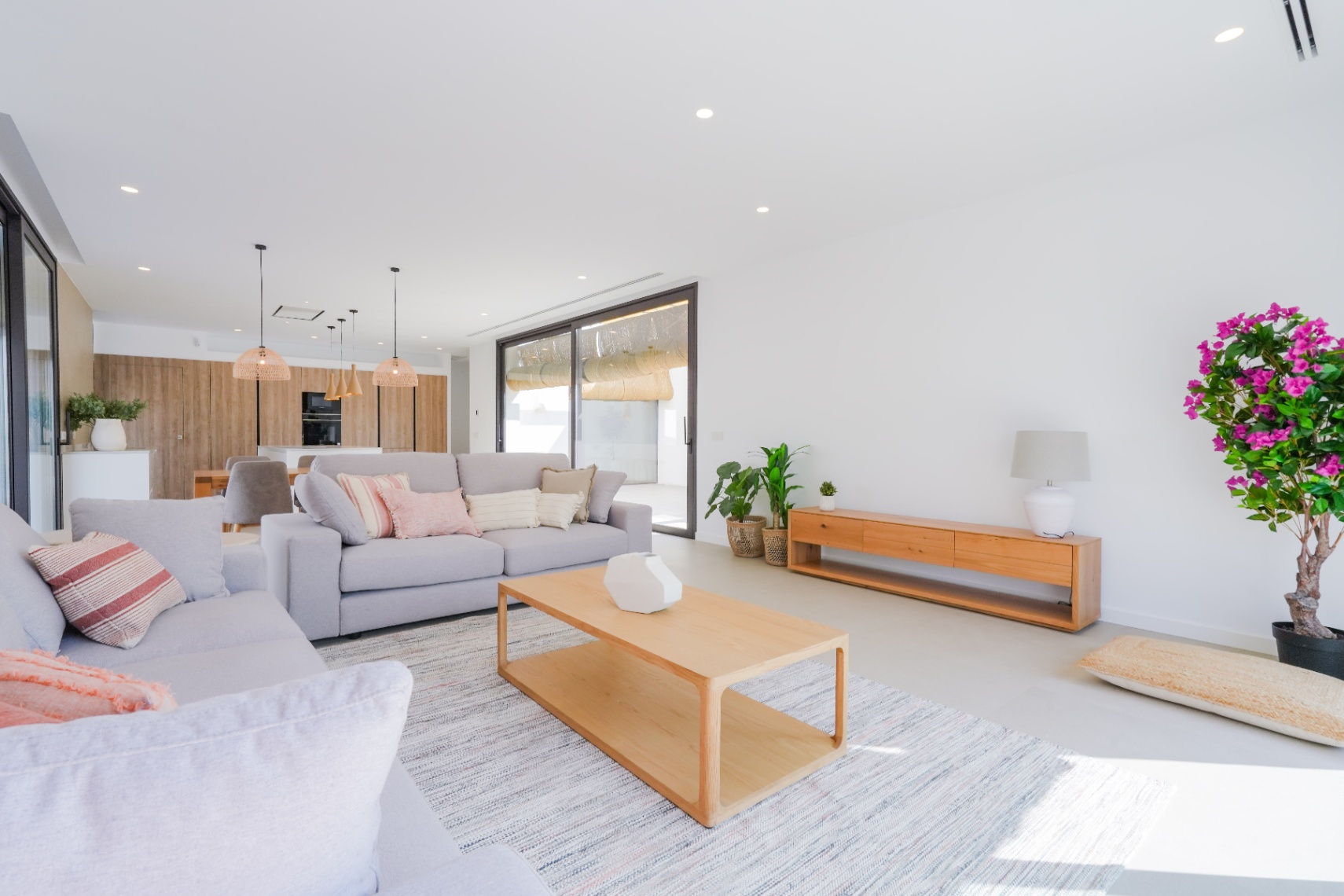 Luxury turnkey villa in Ibizan style and Mediterranean elegance for sale in Moraira.