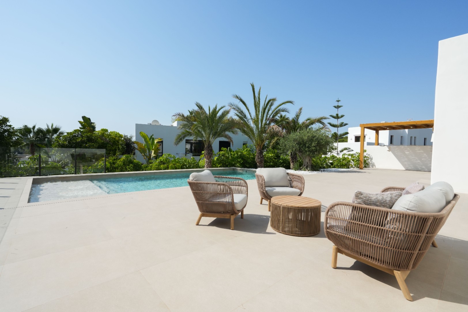 Luxury turnkey villa in Ibizan style and Mediterranean elegance for sale in Moraira.