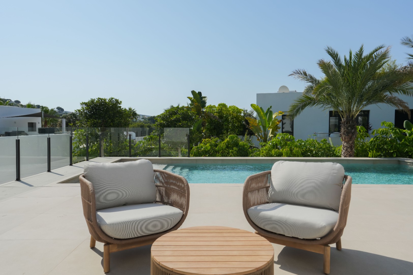 Luxury turnkey villa in Ibizan style and Mediterranean elegance for sale in Moraira.