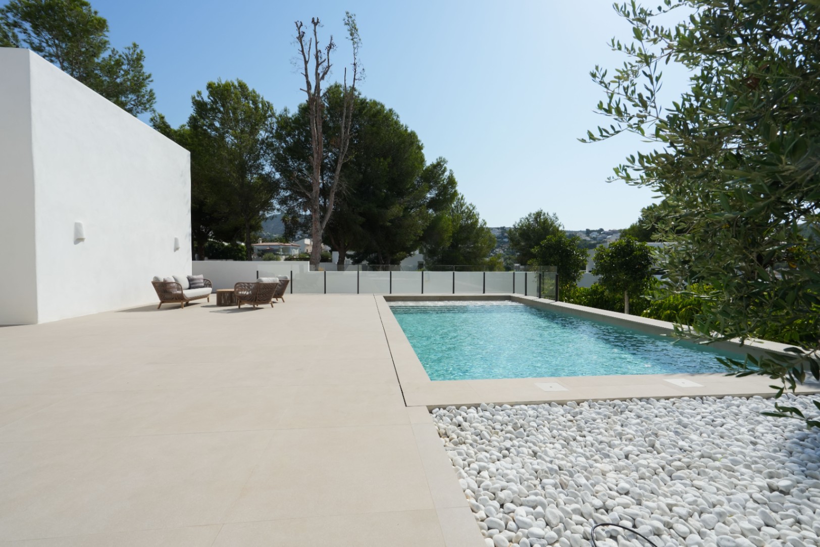 Luxury turnkey villa in Ibizan style and Mediterranean elegance for sale in Moraira.