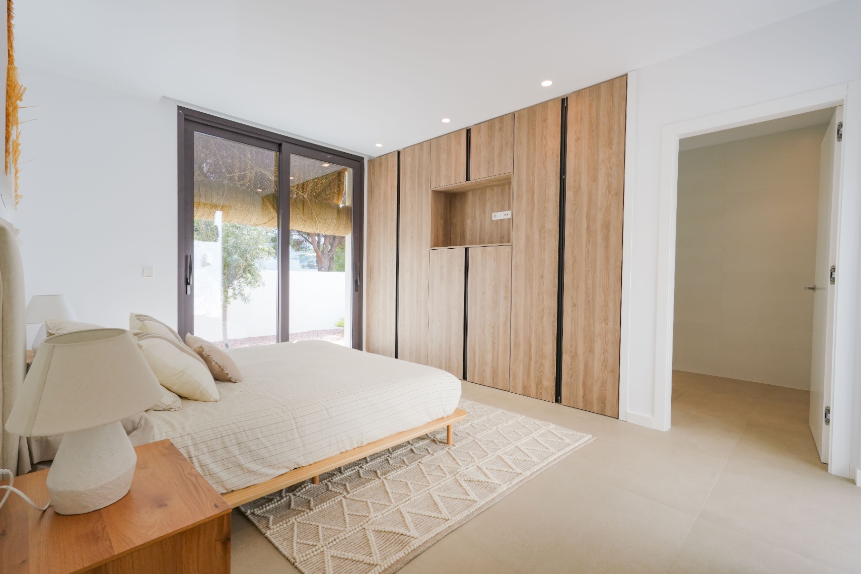 Luxury turnkey villa in Ibizan style and Mediterranean elegance for sale in Moraira.