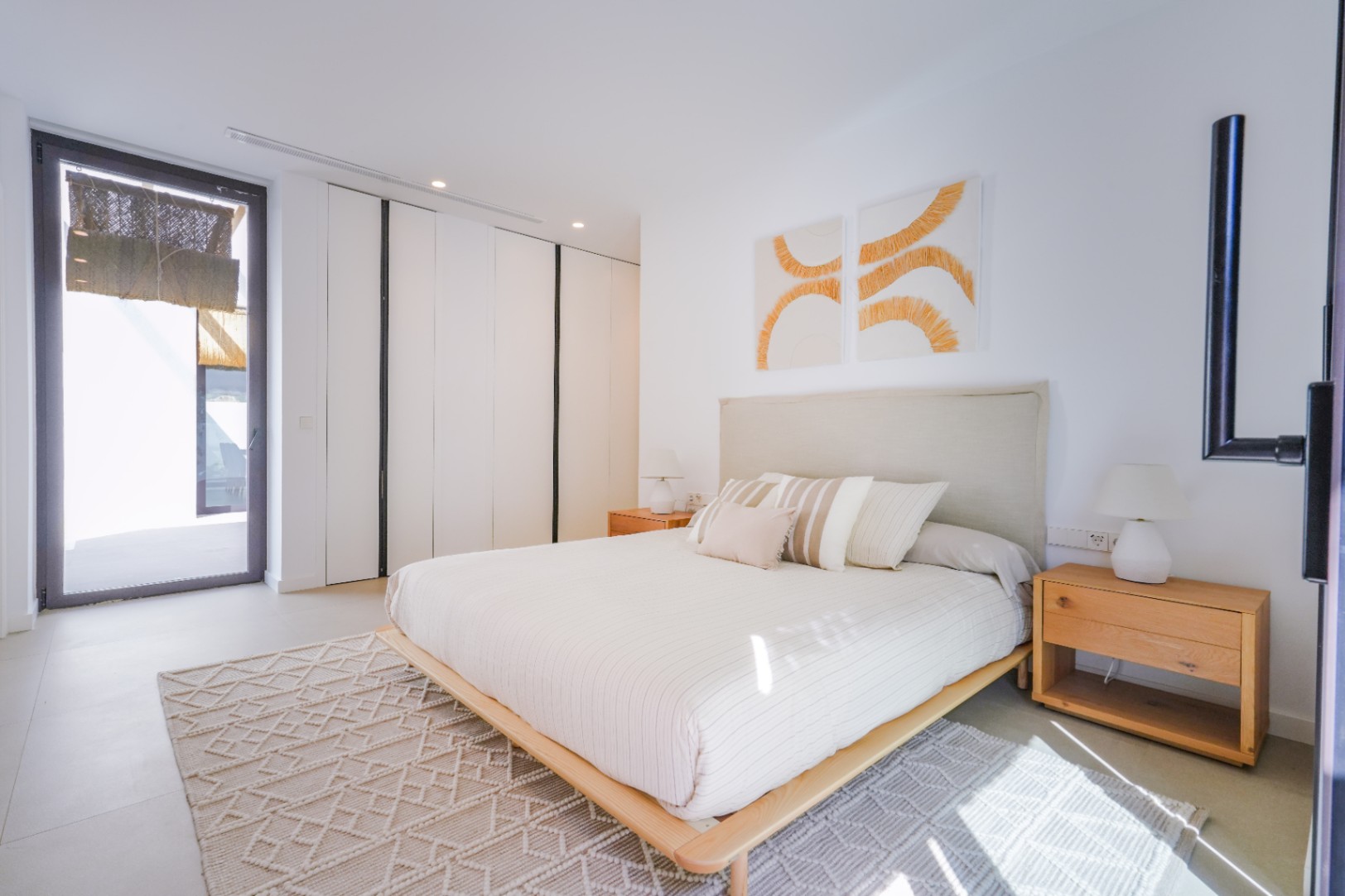 Luxury turnkey villa in Ibizan style and Mediterranean elegance for sale in Moraira.