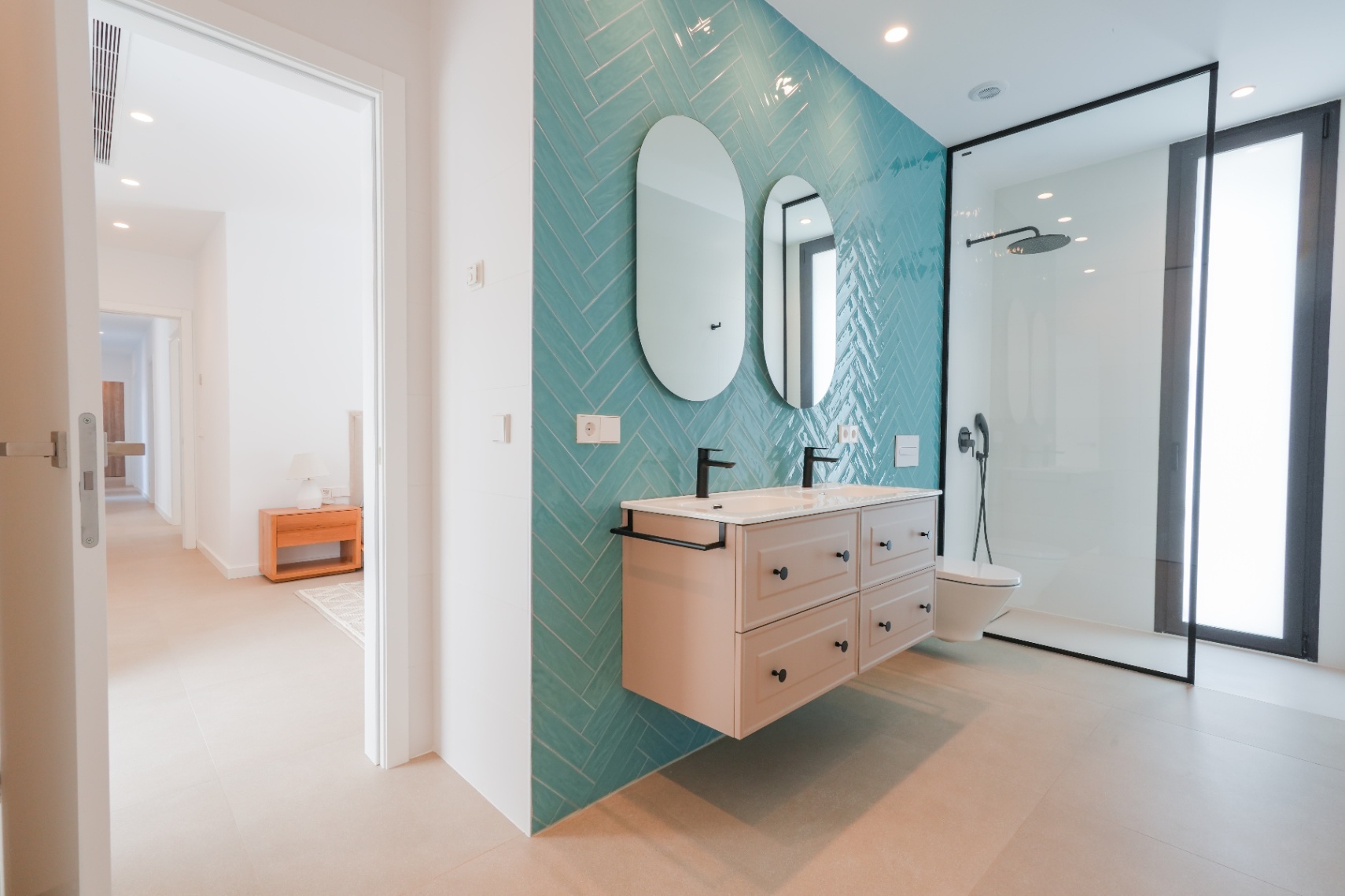 Luxury turnkey villa in Ibizan style and Mediterranean elegance for sale in Moraira.
