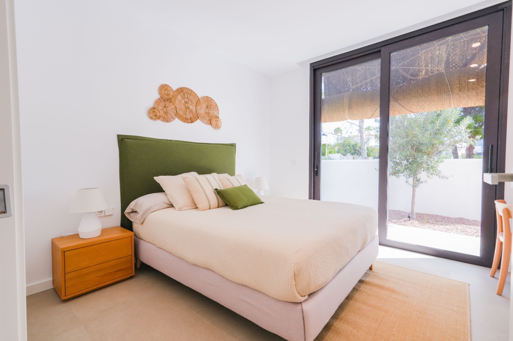 Luxury turnkey villa in Ibizan style and Mediterranean elegance for sale in Moraira.