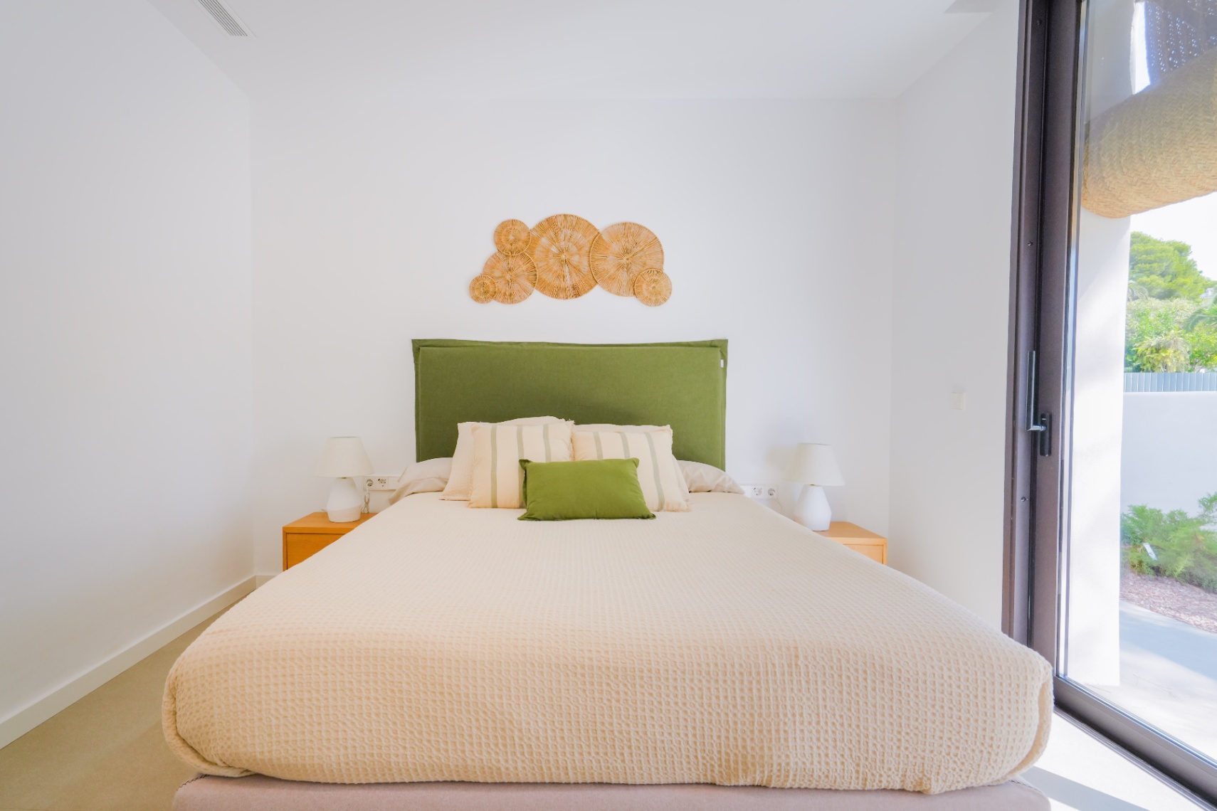 Luxury turnkey villa in Ibizan style and Mediterranean elegance for sale in Moraira.