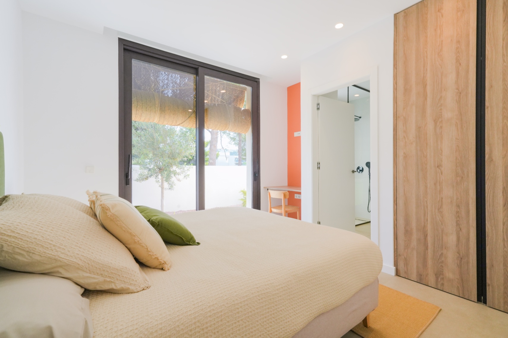 Luxury turnkey villa in Ibizan style and Mediterranean elegance for sale in Moraira.