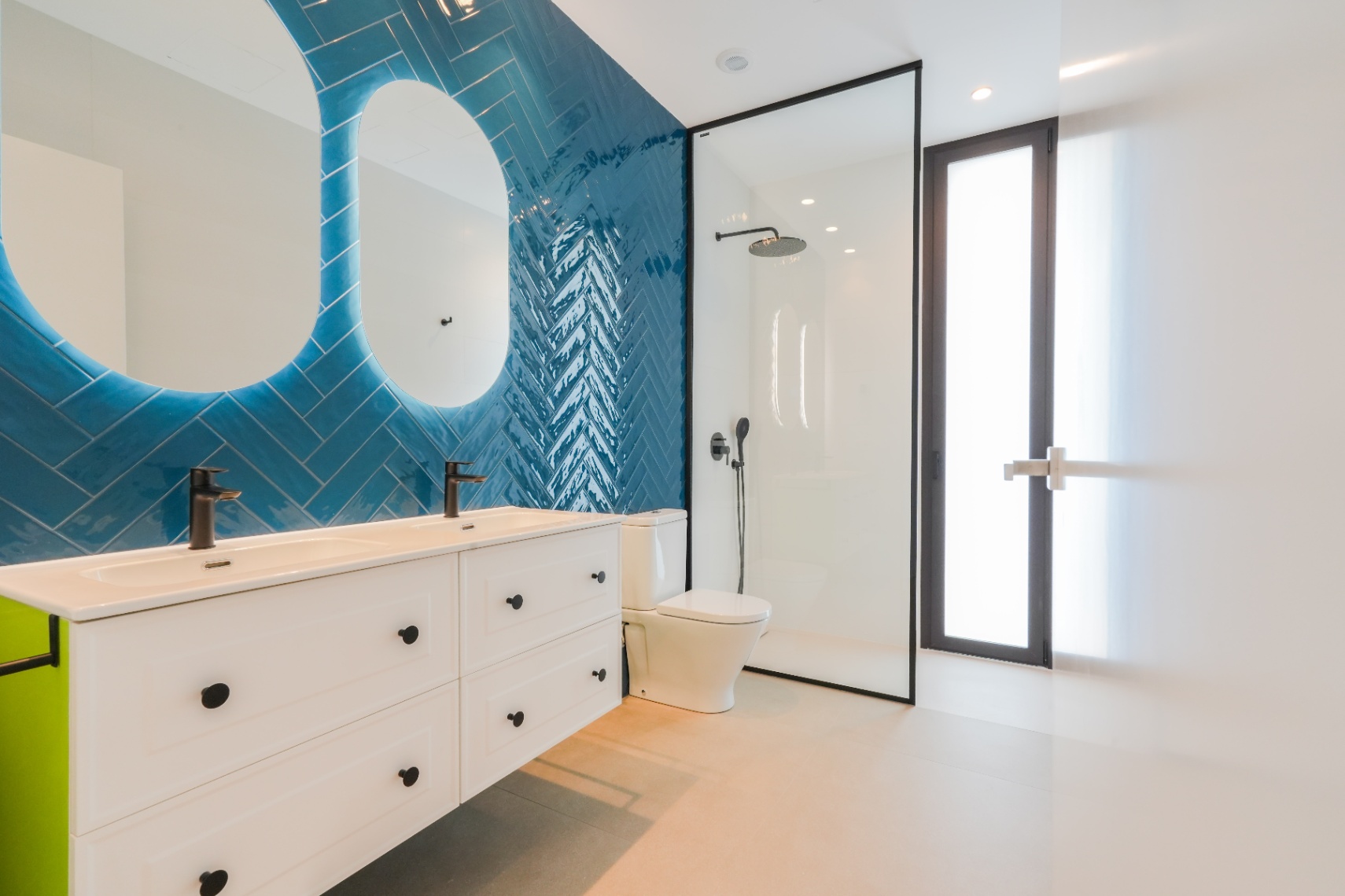 Luxury turnkey villa in Ibizan style and Mediterranean elegance for sale in Moraira.