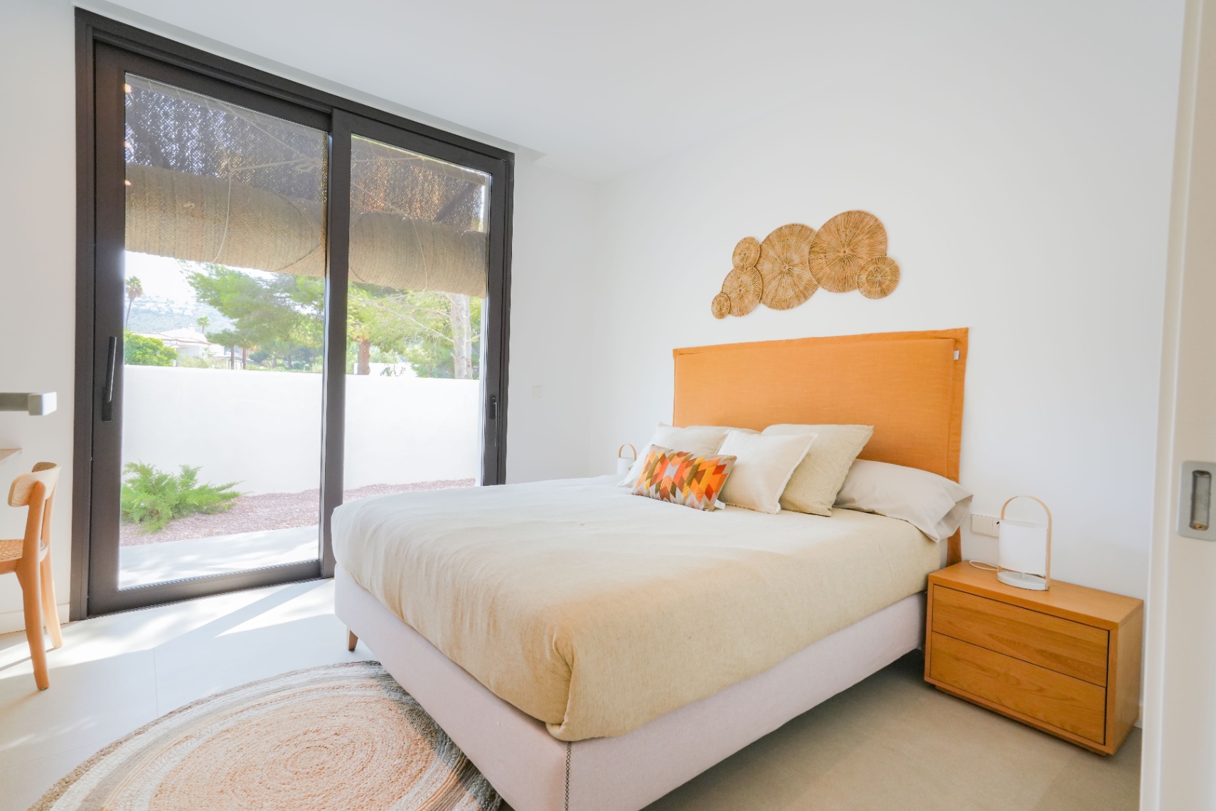 Luxury turnkey villa in Ibizan style and Mediterranean elegance for sale in Moraira.