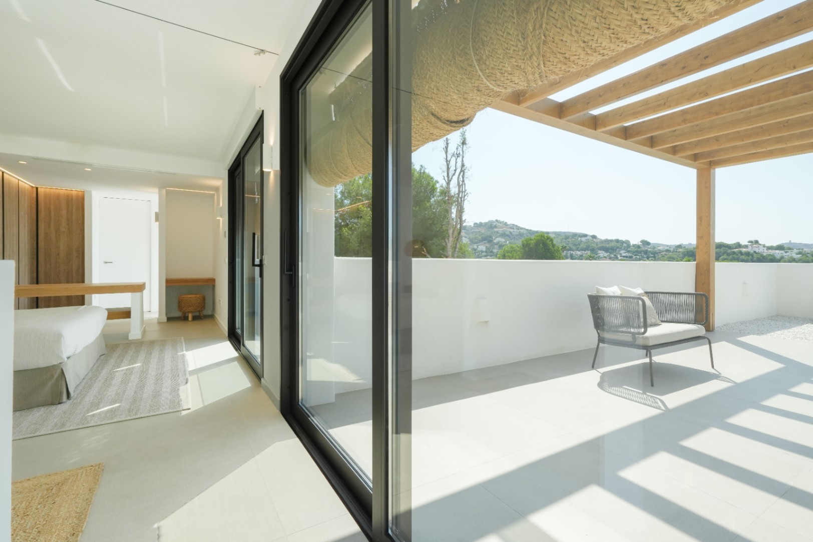 Luxury turnkey villa in Ibizan style and Mediterranean elegance for sale in Moraira.