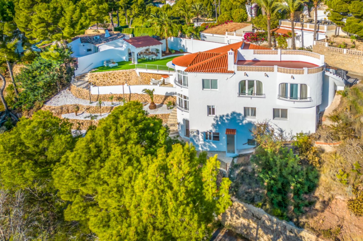 Preciosa villa con vistas al mar a la venta en Urbanización La Galera en Altea