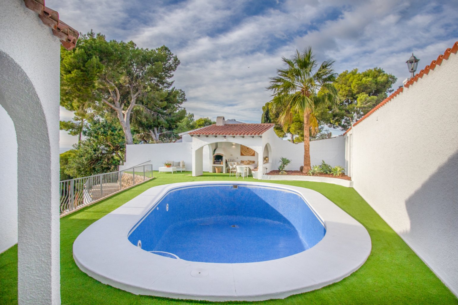 Schöne Villa mit Meerblick zum Verkauf in Urbanización La Galera in Altea
