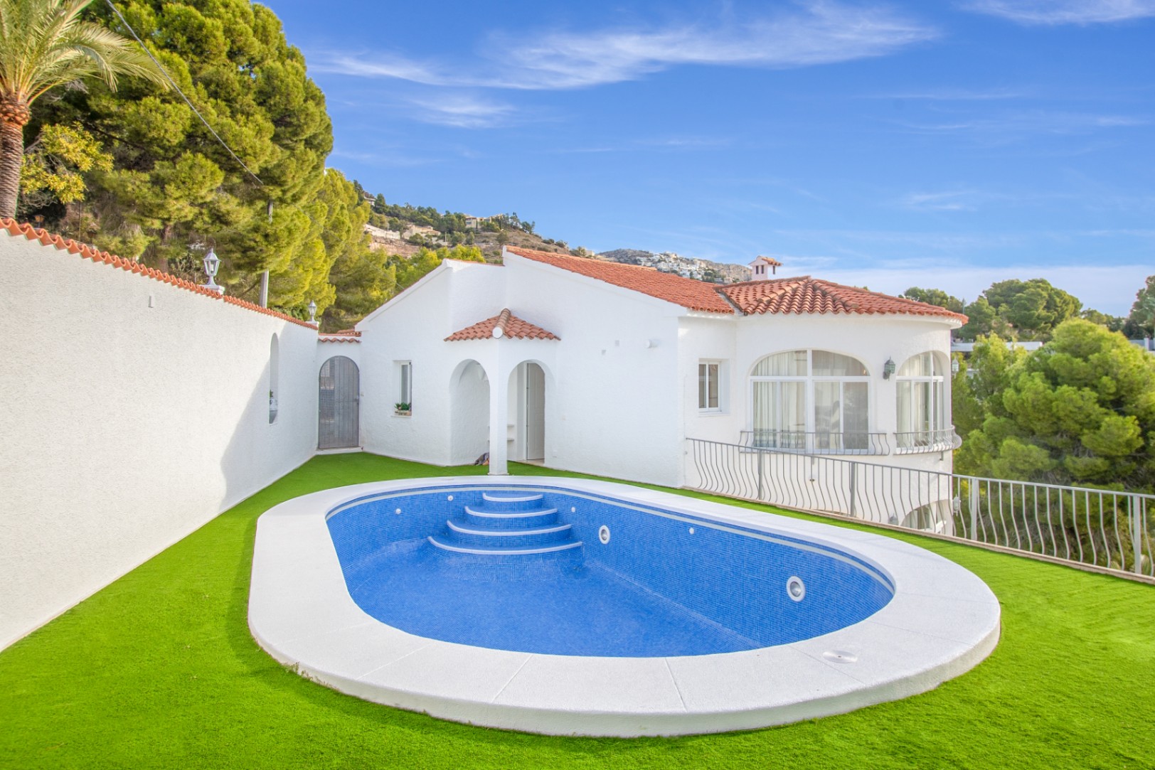 Beautiful villa with sea views for sale in Urbanización La Galera in Altea