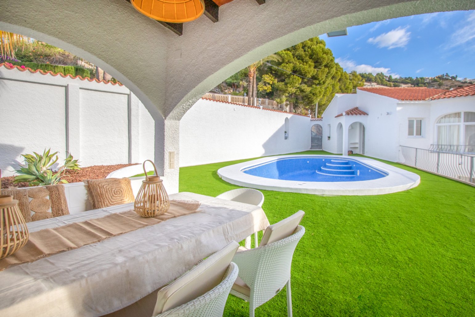 Prachtige villa met zeezicht te koop in Urbanización La Galera in Altea