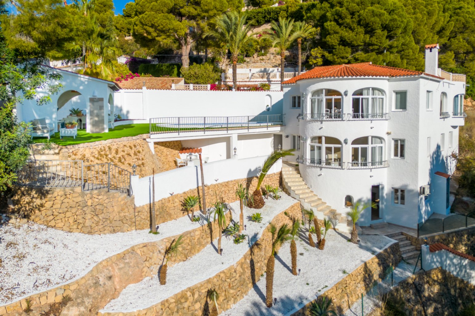 Preciosa villa con vistas al mar a la venta en Urbanización La Galera en Altea