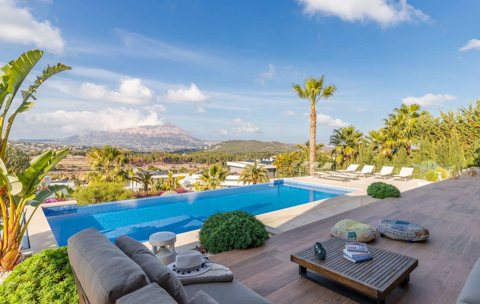 Luxe villa met spectaculair uitzicht te koop in Monte Olimpo, Jávea